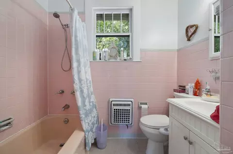 Bath - 4074 Floridatown Rd, Pace, FL 32571 photo 1 of 2