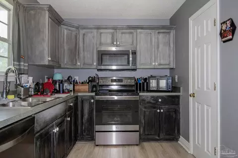 Kitchen - 3080 Pine Forest Rd, Cantonment, FL 32533 photo 3 of 4