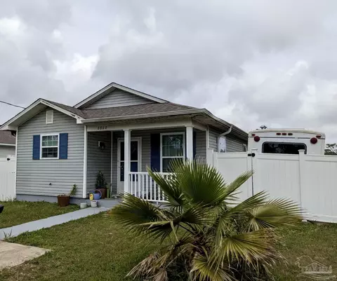8860 Camshire Cir, Pensacola, FL 32507