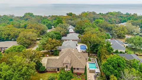 1176 Old Trl, Gulf Breeze, FL 32563