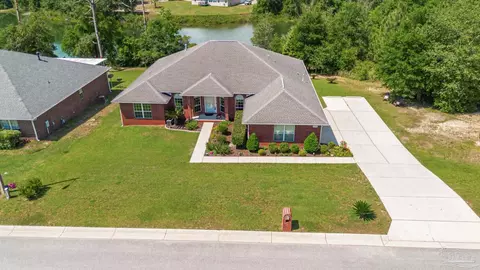 5574 Colinas Verde Dr, Milton, FL 32570