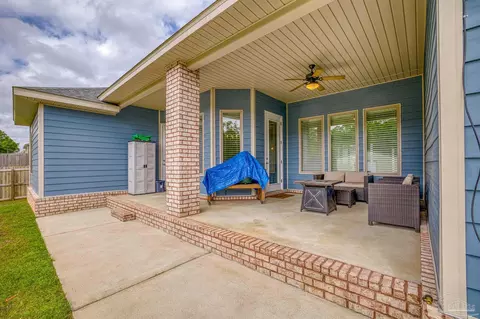 Exterior - 4915 Red Oak Dr, Milton, FL 32583 photo 5 of 11