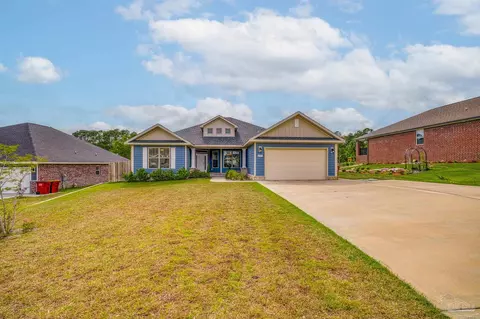 Exterior - 4915 Red Oak Dr, Milton, FL 32583 photo 2 of 11
