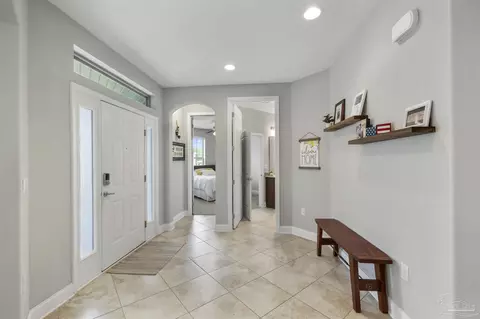 Entry Way - 4915 Red Oak Dr, Milton, FL 32583 photo 2 of 5