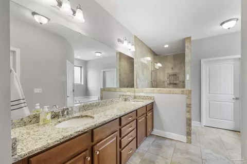 Bath - 4915 Red Oak Dr, Milton, FL 32583 photo 1 of 5