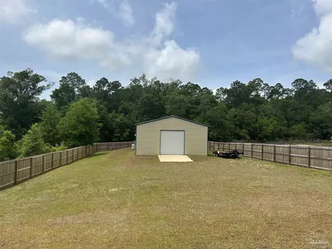 Exterior - 4915 Red Oak Dr, Milton, FL 32583 photo 6 of 11