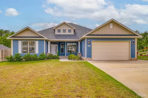 4915 Red Oak Dr, Milton, FL 32583