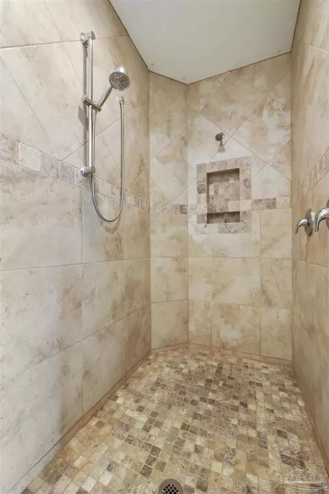 Bath - 4915 Red Oak Dr, Milton, FL 32583 photo 2 of 5