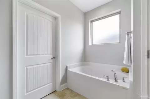 Bath - 4915 Red Oak Dr, Milton, FL 32583 photo 3 of 5