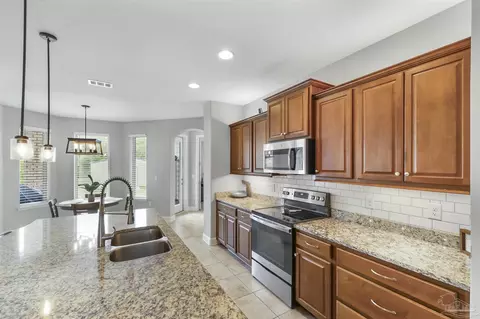 Kitchen - 4915 Red Oak Dr, Milton, FL 32583 photo 3 of 5