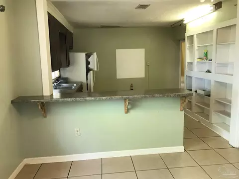 Kitchen - 6430 Hwy 97, Mcdavid, FL 32568 photo 1 of 1
