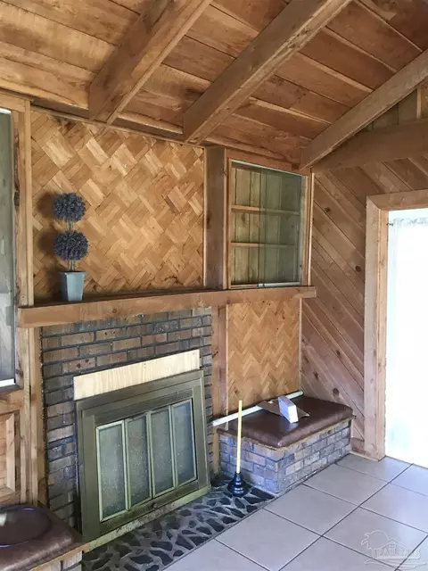 Living - 6430 Hwy 97, Mcdavid, FL 32568 photo 2 of 2
