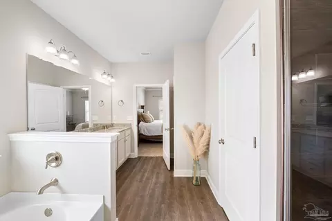 Entry Way - 2690 Tulip Hill Rd, Pace, FL 32571 photo 4 of 5