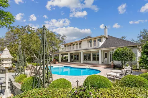 95 Chanteclaire Cir, Gulf Breeze, FL 32561