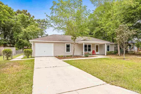 3905 Oakus Dr, Milton, FL 32583