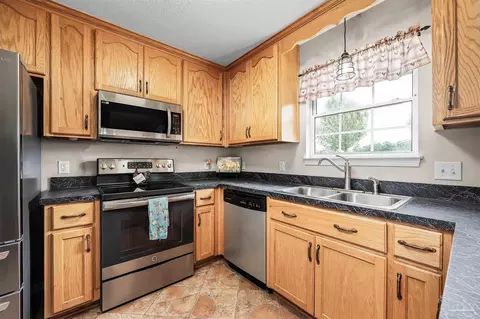 Kitchen - 664 Phelps Rd, Milton, FL 32570 photo 1 of 6