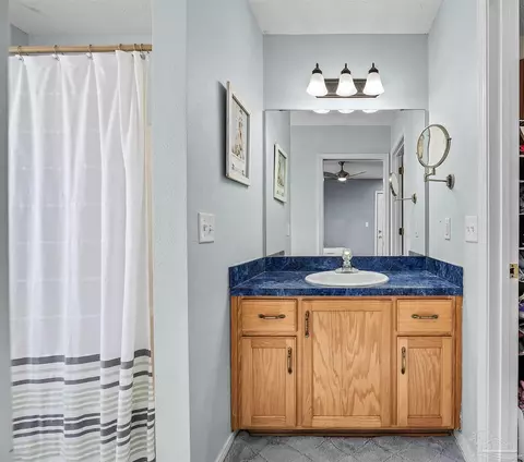 Bath - 664 Phelps Rd, Milton, FL 32570 photo 3 of 4