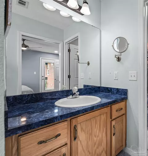 Bath - 664 Phelps Rd, Milton, FL 32570 photo 2 of 4