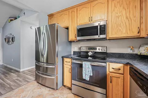 Kitchen - 664 Phelps Rd, Milton, FL 32570 photo 5 of 6