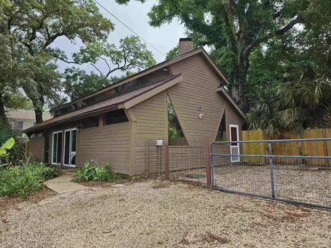 3203 Barrancas Ave, Pensacola, FL 32507