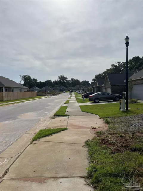 4621 Queen Palm Ct, Pace, FL 32571 photo 5