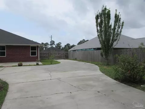 Exterior - 5132 Seneca Trl, Milton, FL 32583 photo 5 of 10