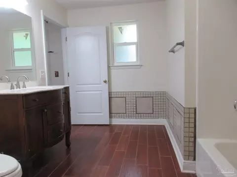 Bath - 5132 Seneca Trl, Milton, FL 32583 photo 6 of 7