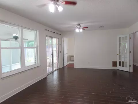Living - 5132 Seneca Trl, Milton, FL 32583 photo 6 of 10