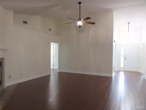 Living - 5132 Seneca Trl, Milton, FL 32583 photo 2 of 10