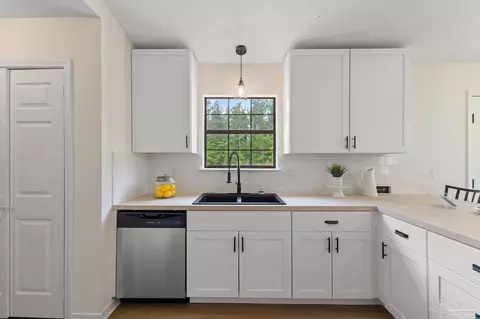 Kitchen - 3855 Nowling Rd, Jay, FL 32565 photo 2 of 4