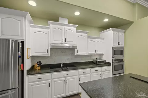 Kitchen - 4225 Byrnwyck Pl, Pace, FL 32571 photo 7 of 8
