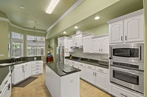 Kitchen - 4225 Byrnwyck Pl, Pace, FL 32571 photo 6 of 8