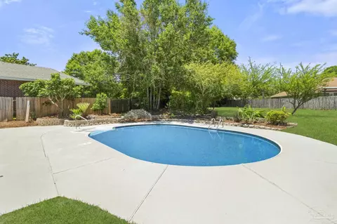 704 W Britain Dr, Cantonment, FL 32533 photo 2