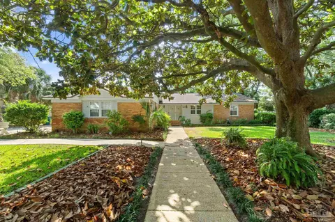 207 Pinetree Dr, Gulf Breeze, FL 32561