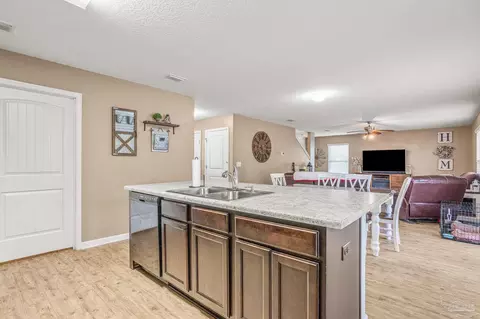 5894 Old Plantation Ct, Milton, FL 32570 photo 8