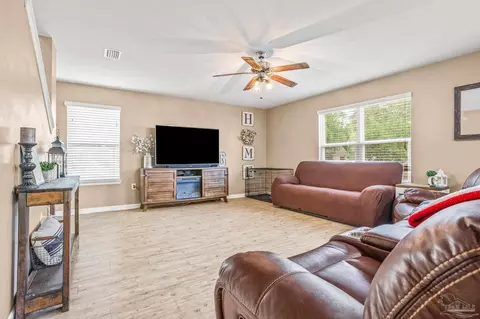 5894 Old Plantation Ct, Milton, FL 32570 photo 11