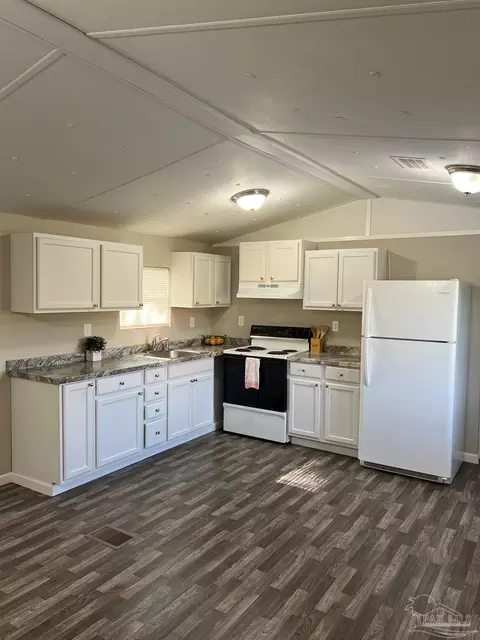 902 Brookhills Dr, Cantonment, FL 32533 photo 6