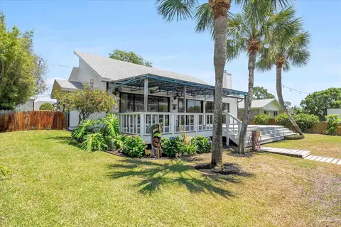 927 Coronado Dr, Gulf Breeze, FL 32563