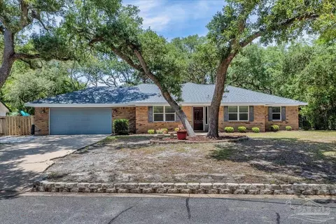 30 Mariners Ln, Mary Esther, FL 32569