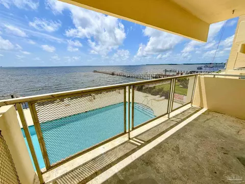 825 Bayshore Dr #207, Pensacola, FL 32507