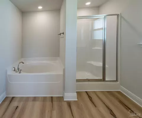 Bath - 6270 Pineapple Dr, Milton, FL 32570 photo 1 of 5