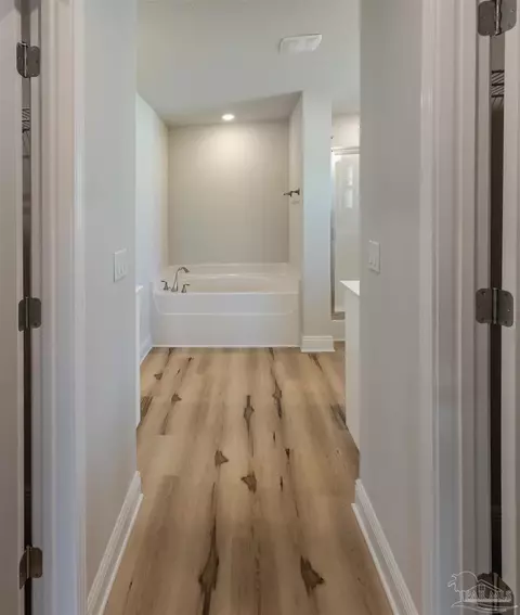 Entry Way - 6270 Pineapple Dr, Milton, FL 32570 photo 3 of 4