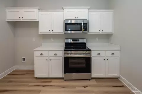 Kitchen - 6270 Pineapple Dr, Milton, FL 32570 photo 2 of 3