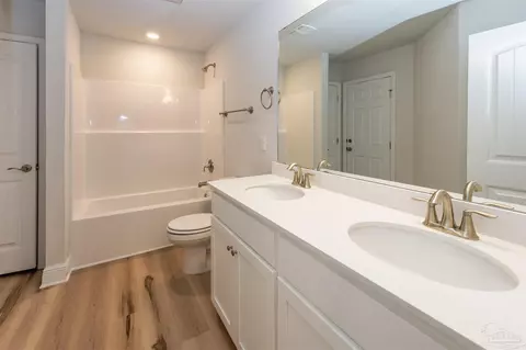 Bath - 6270 Pineapple Dr, Milton, FL 32570 photo 3 of 5
