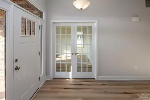 Entry Way - 6270 Pineapple Dr, Milton, FL 32570 photo 1 of 4