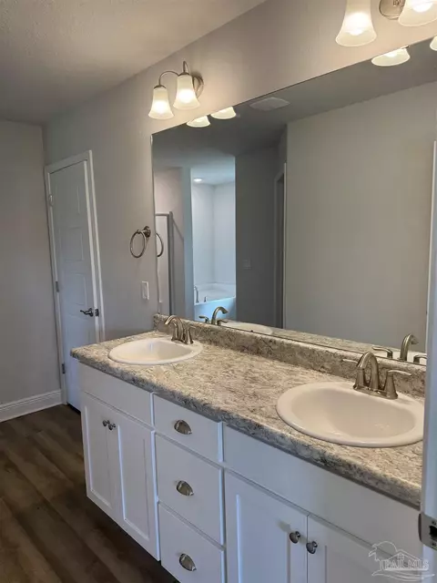 Bath - 1804 Sunset Maple Rd #24-B, Cantonment, FL 32533 photo 1 of 3