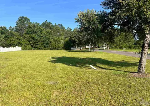 001 New Abbey Ln, Milton, FL 32583