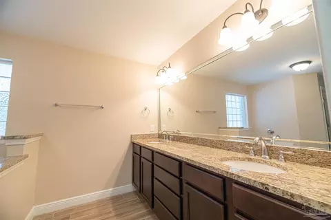 Bath - 6041 Autumn Pines Cir, Pace, FL 32571 photo 3 of 7