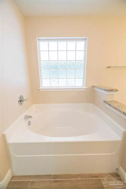 Bath - 6041 Autumn Pines Cir, Pace, FL 32571 photo 2 of 7