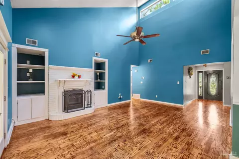 Living - 5216 Rowe Trl, Pace, FL 32571 photo 2 of 3